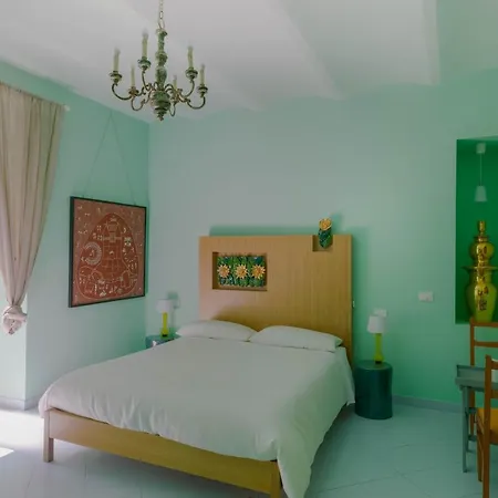 Tarshito Gallery House Maison d'hôtes