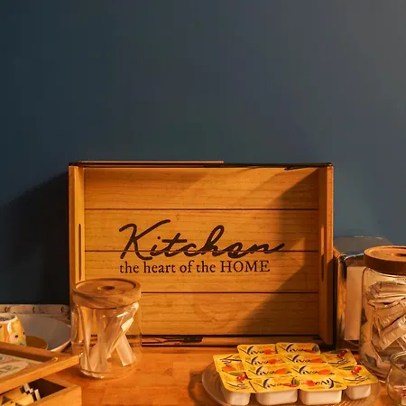 Tarshito Gallery House 招待所 *