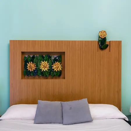 Tarshito Gallery House 4*