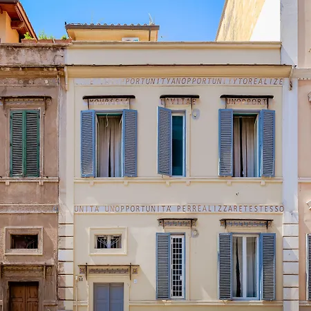 Tarshito Gallery House 4*