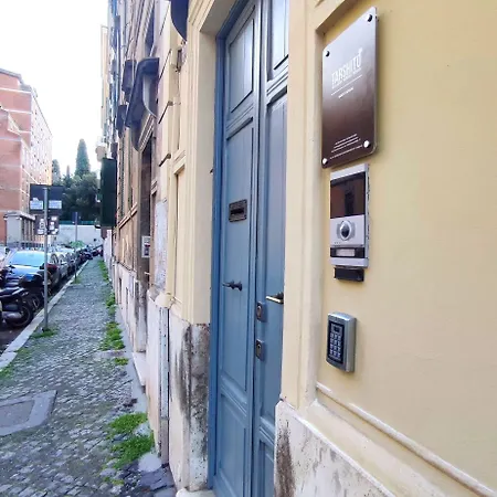 Tarshito Gallery House 4*