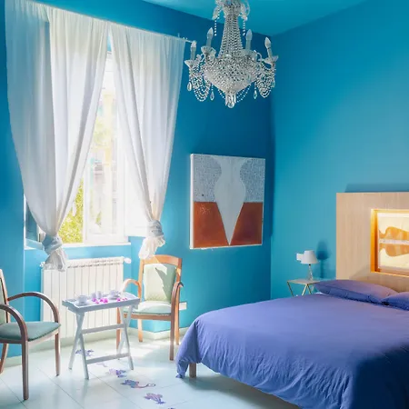 Tarshito Gallery House 4*