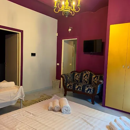 Tarshito Gallery House 4*