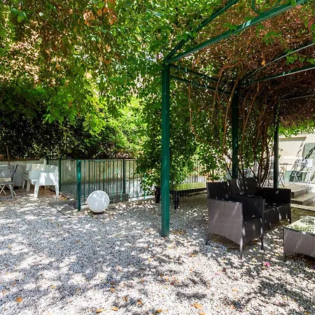 Tarshito Gallery House Guest house