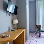 Tarshito Gallery House
