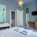 Gasthuis Tarshito Gallery House 4*
