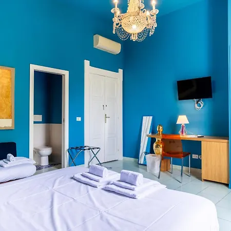 Tarshito Gallery House 4*