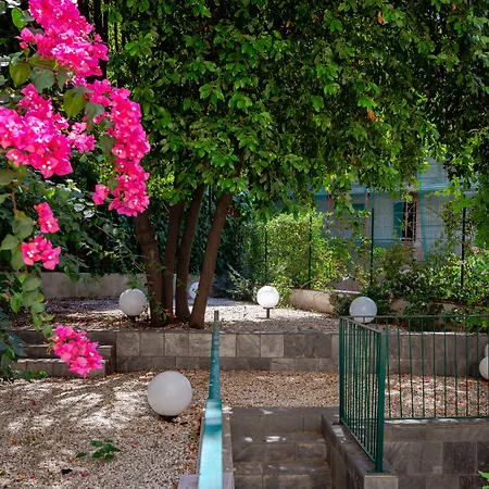 Tarshito Gallery House Casa de hóspedes