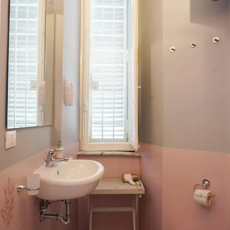 Tarshito Gallery House *